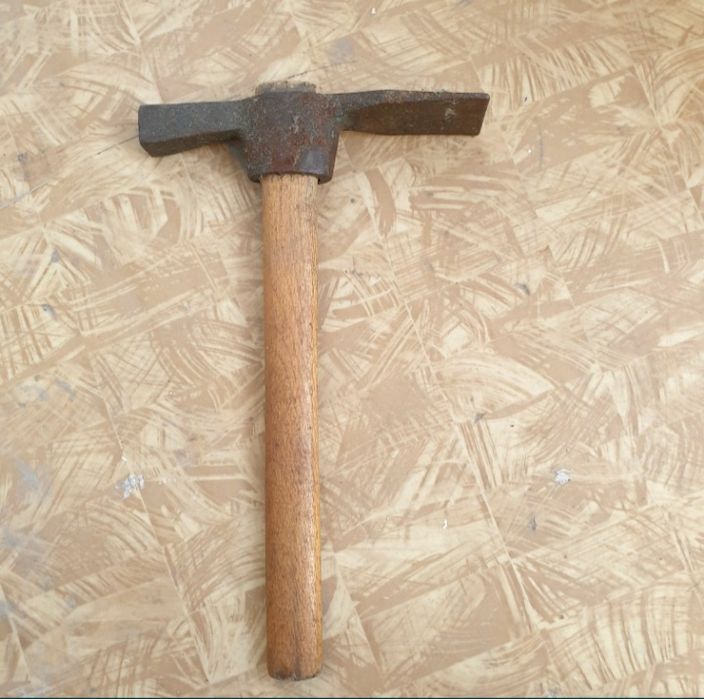 Кирка советская небольшая.