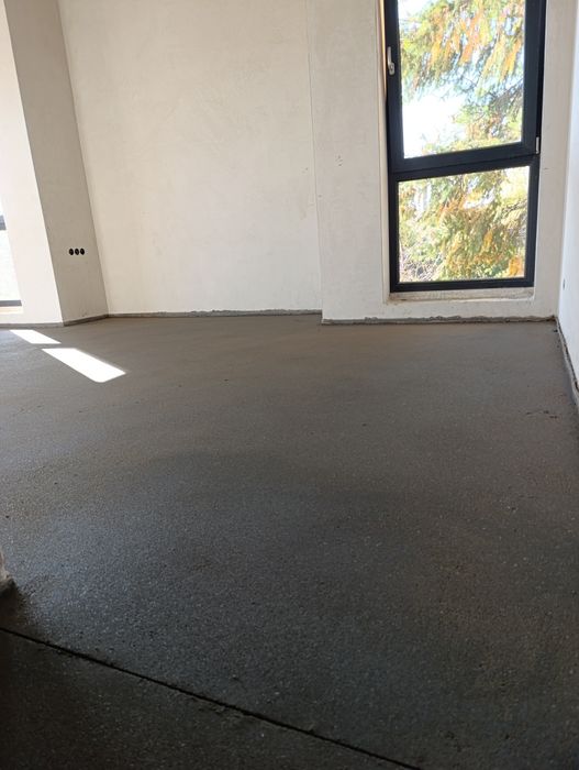 Машинни полагане на подови замазки