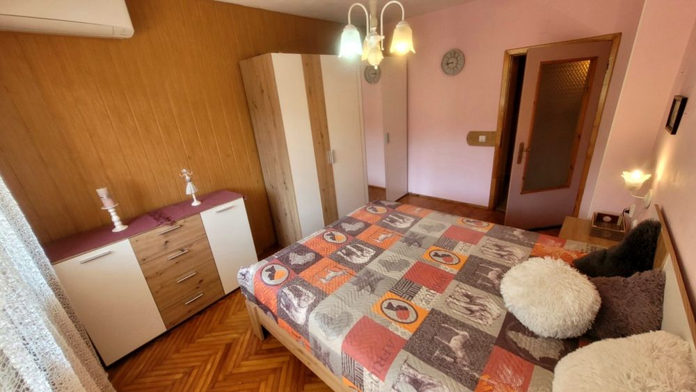 Продава се Многостаен апартамент в Добрич, Център - 100 кв.м за 4 €/кв.м - Снимка #6