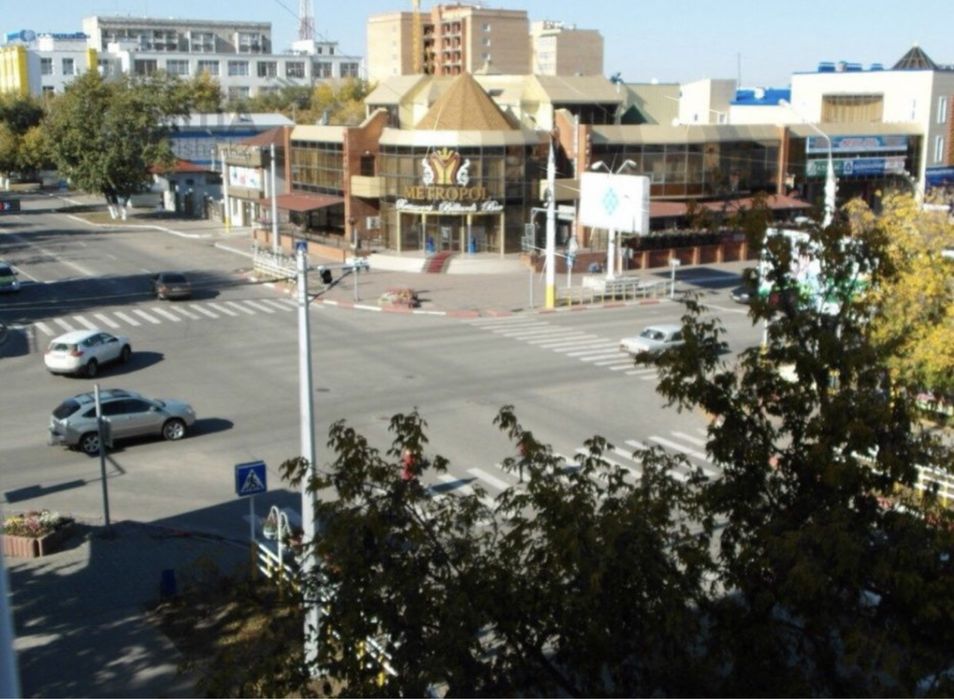 Квартира 2х МАРТ. ЦУМ, Макдональдс.