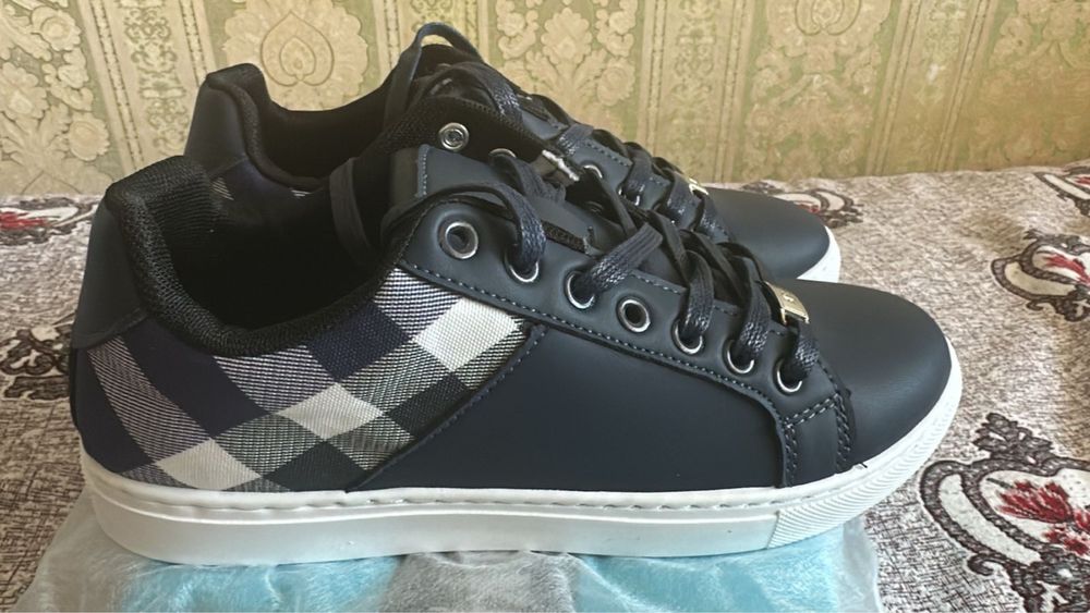 Продам кросовки мужские, новые