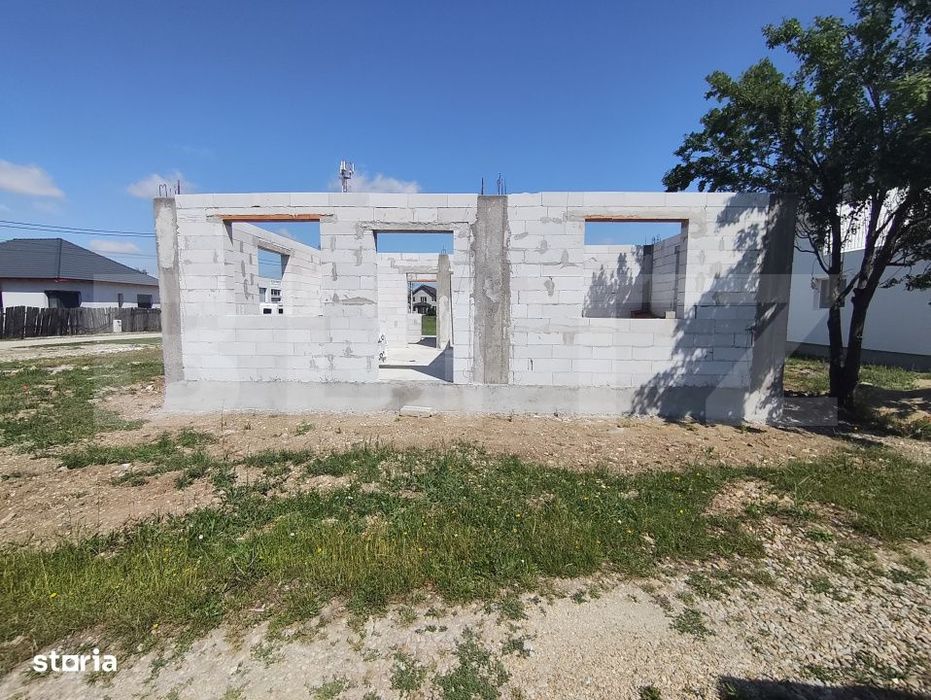 Casa de vanzare, la rosu, 3 camere, 90 mp, in Les