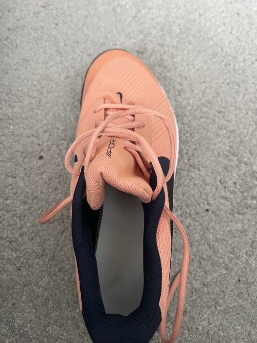 Нови Маратонки Nike за тенис на корт