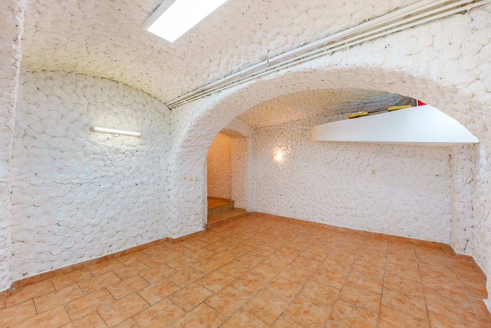 Vand spațiu comercial central!