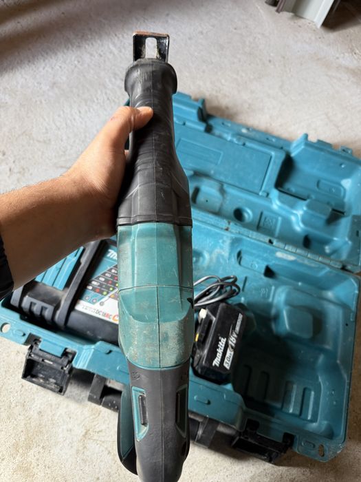 Makita DJR186 саблен трион