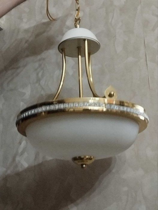 Продается люстра