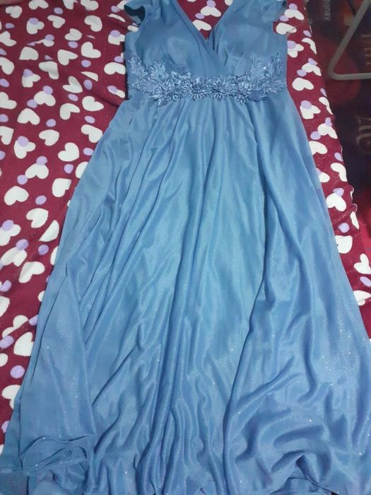 Vând rochii de seara pentru femei