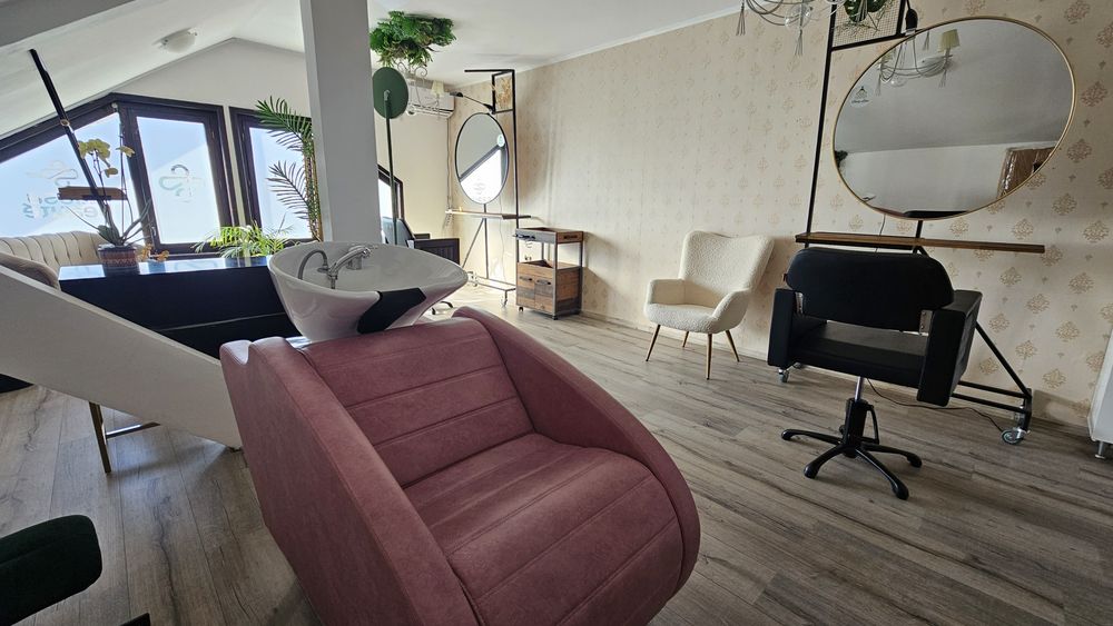 Mobilier salon coafură complet – scafă, 2 scaune hidraulice, 2 posturi de lucru – Brașov