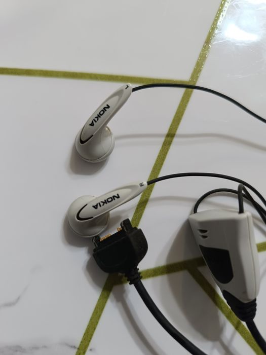 Наушники Nokia срочно продам