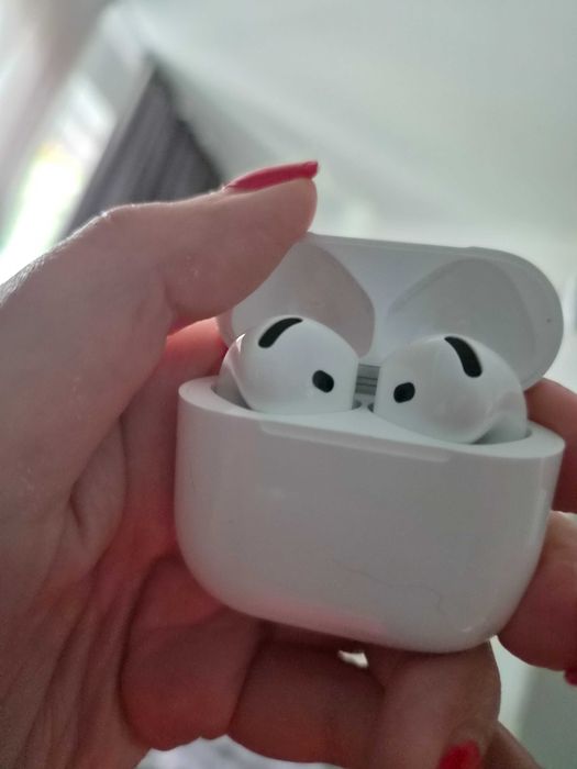 Продавам Air pods 4