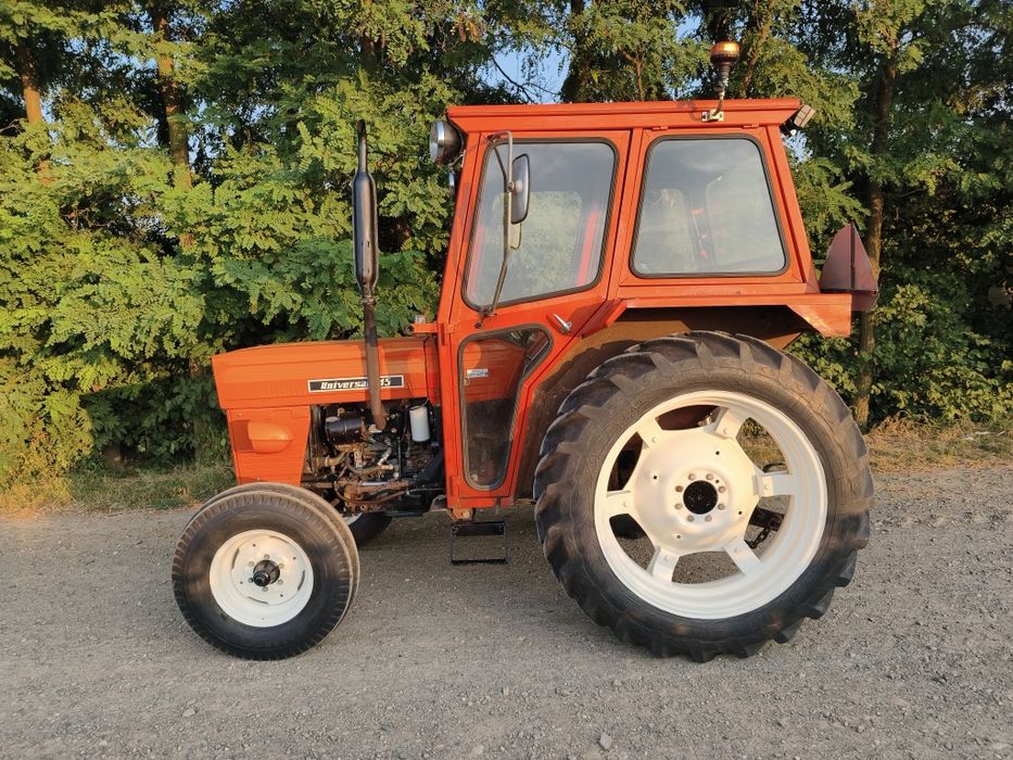 Tractor Universal 445 in stare foarte buna de funcționare