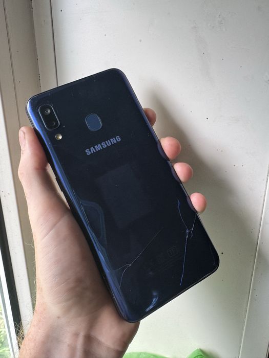 Телефон Samsung A20