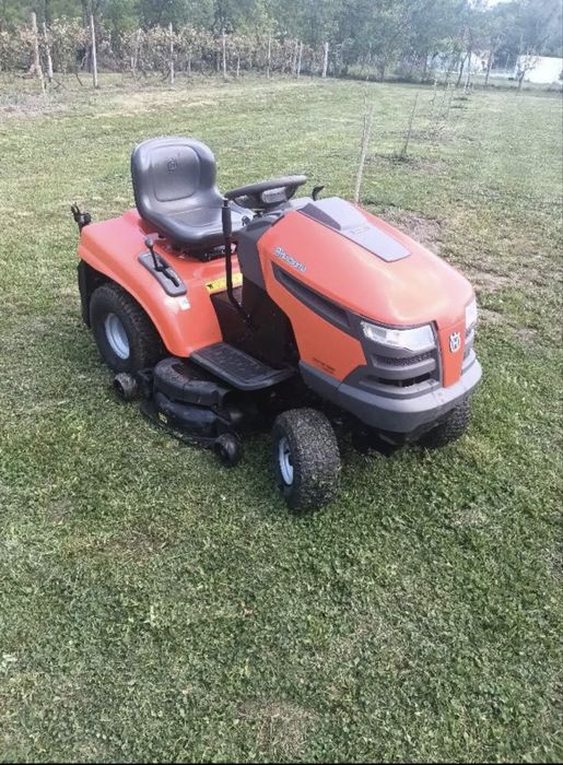 Tractoras de tuns iarba Husqavarna Lt154