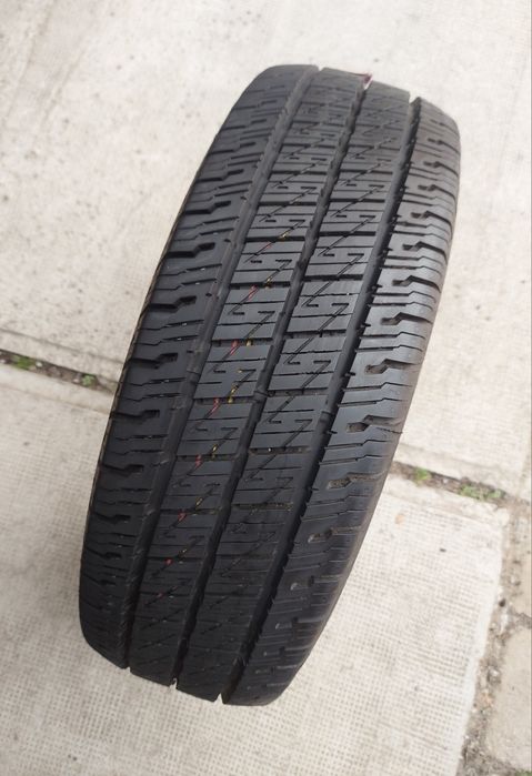 O bucată 205/65 R16C M+S iarnă - una Semperit Goodyear Pirelli
