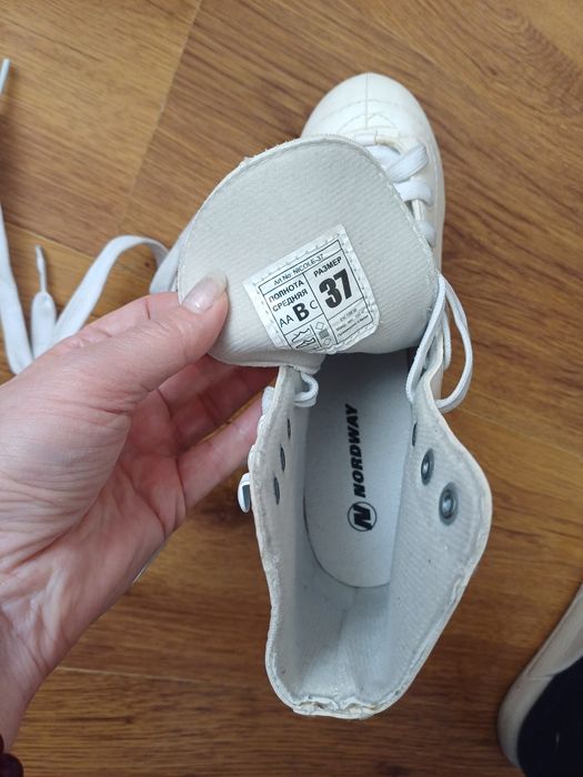 Отдам коньки за 10 тыс тг.