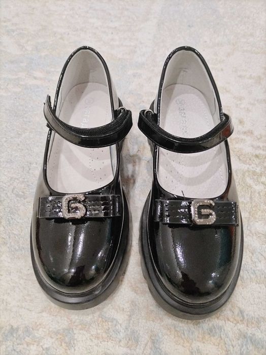 Туфли для девочки продам и красовка