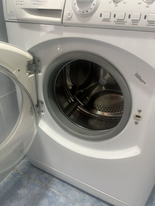 Стиральная машина Hotpoint-Ariston ARXL85, 6 кг