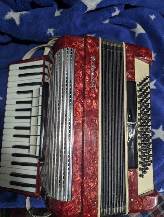 Acordeon Victoria II 80 basi