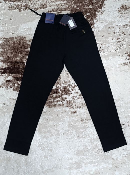 Vând pantaloni noi de bărbați Louis Vuitton