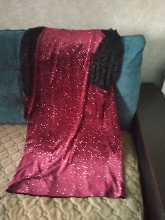 Продам платье новое блестящее