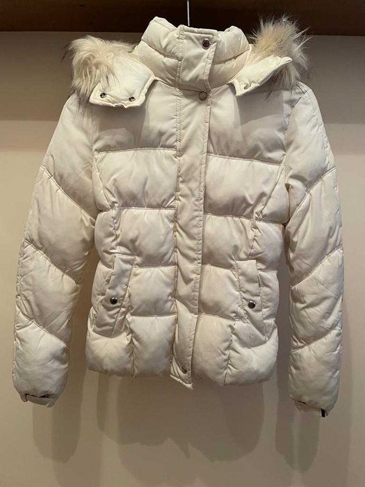 Geaca Bershka| Marimea S| Alb