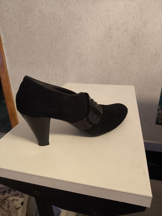 Продам туфли черные замшевые