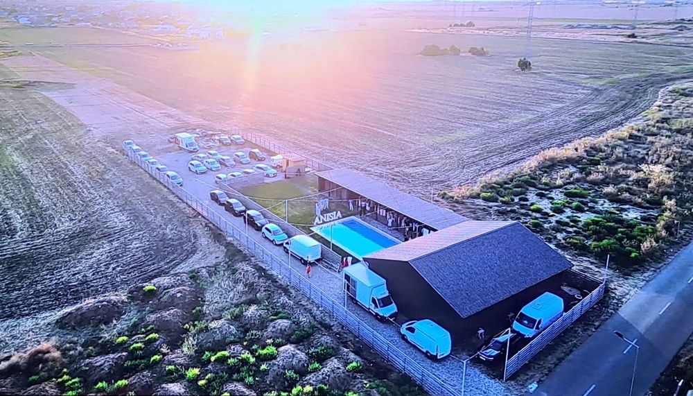 Locatie petreceri piscina aniversari copii trambulina tobogan gonflabi