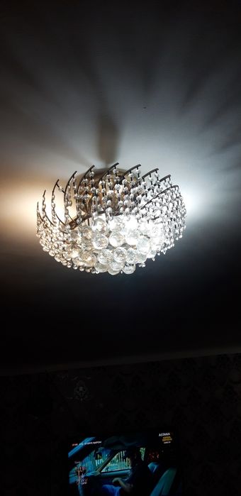 Люстра подвесная.