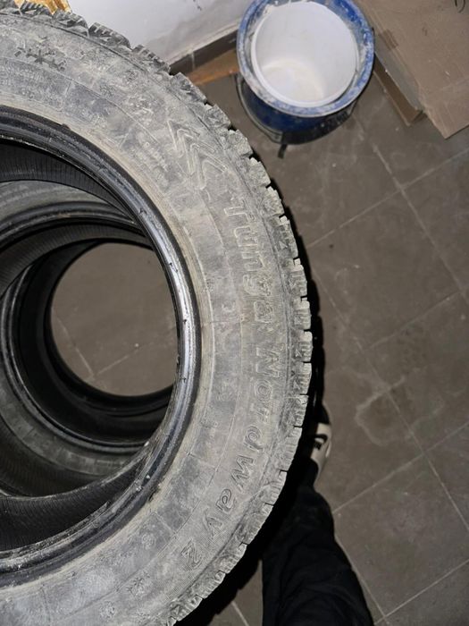 Комплект зимних шин