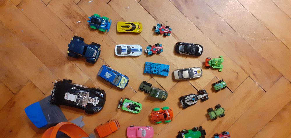 Писта Hot whees и колички хххххххх