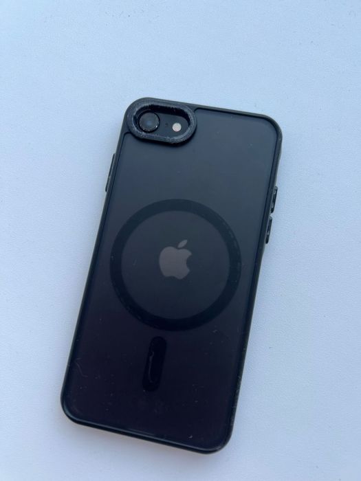 Айфон SE 2020года в хорошем состоянии