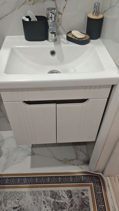 Раковина с тумбочкой