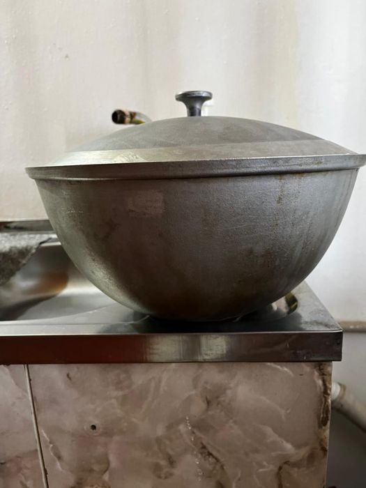 Казаны разного размера и материала