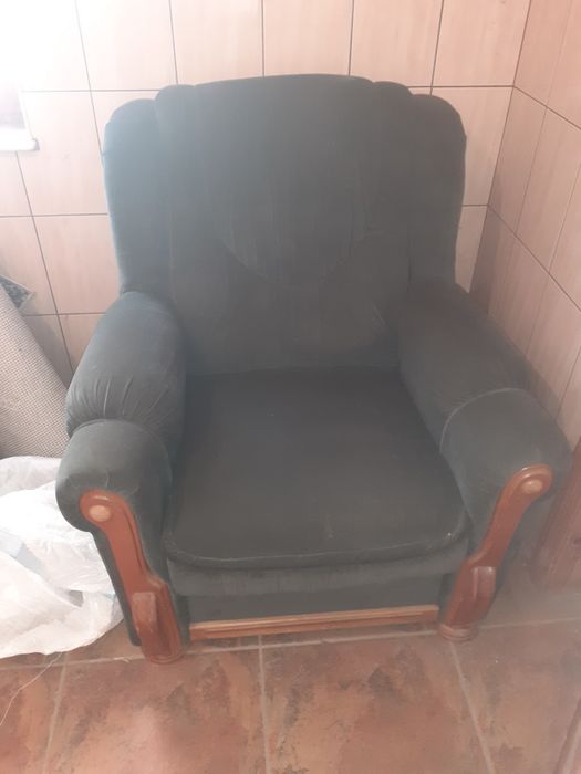 Canapea extensibila si dou fotolii  in stare foarte buna, negociabil