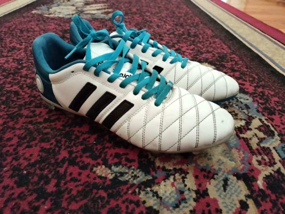 Футбольные бутсы