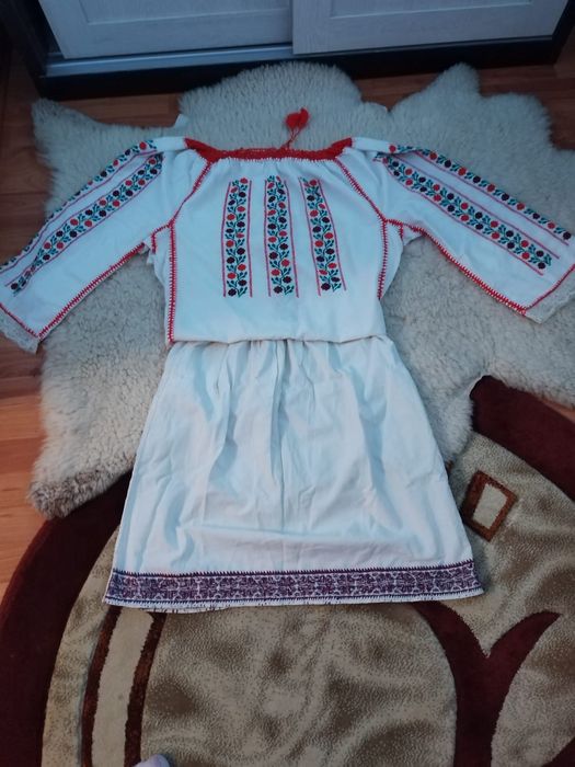 Ie costum national aprox 85ani vechime