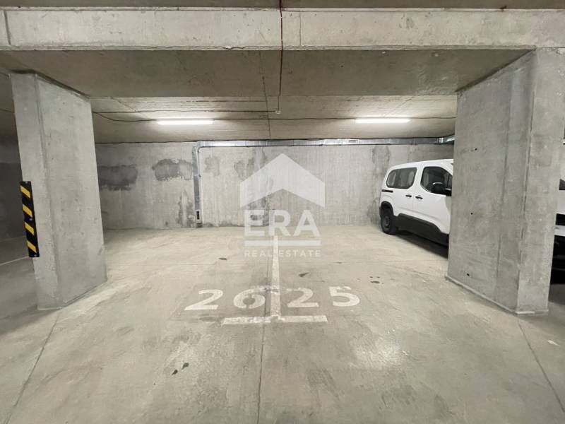 Двустаен, ексклузивен, чисто нов и обзаведен апартамент под наем, с па