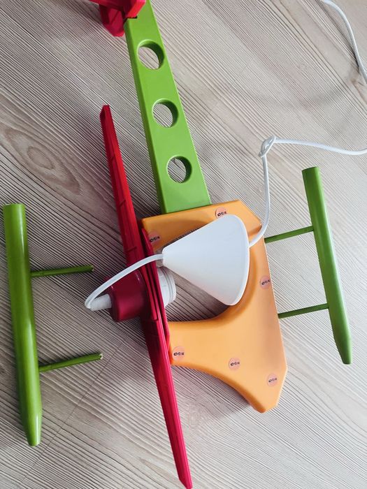 Полилей хеликоптер за детска стая