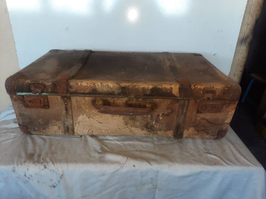 Ретро картонен куфар за декорация и реставрация