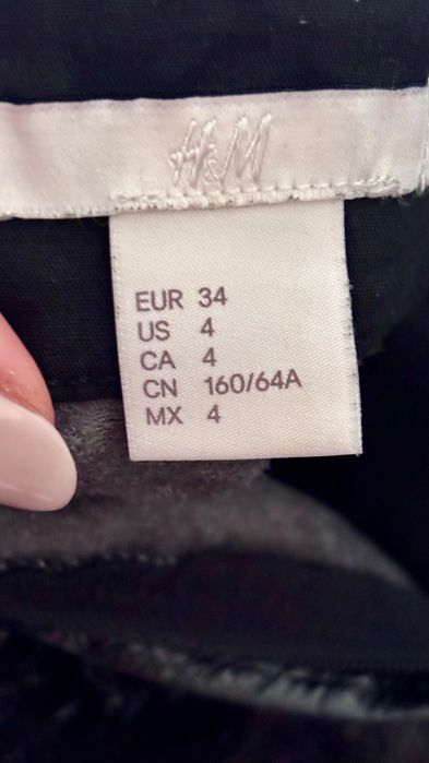 Кожена лъскава пола H&M XS размер