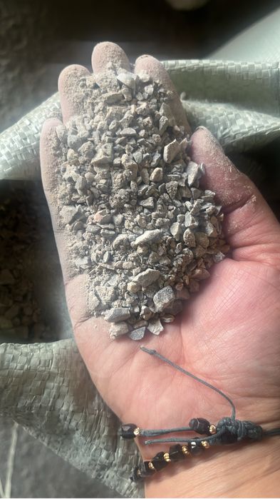 Песок клинец щебень в мешках