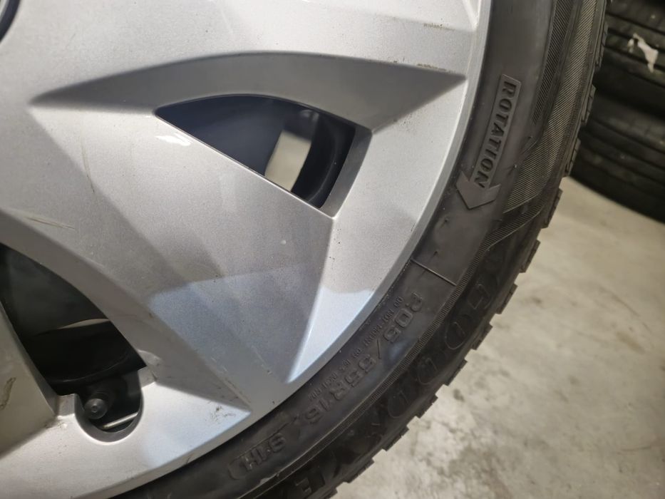 4 anvelope iarna Goodyear 205 55 16 stare buna