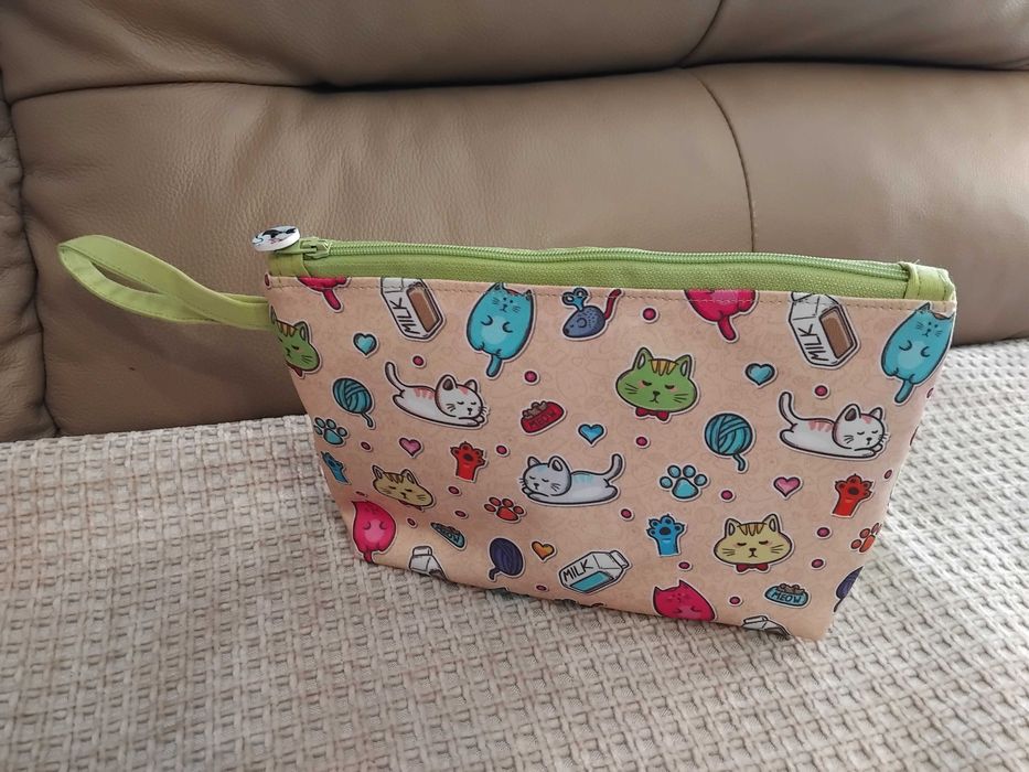 Цветни, текстилни несесери с котета