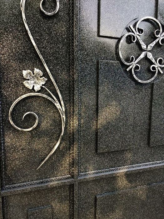 покраска ворот и дверей