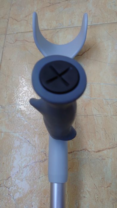 Патерица и за ЗИМНИ  условия  SWEEICO made in SWEDEN  . Бастун  универ