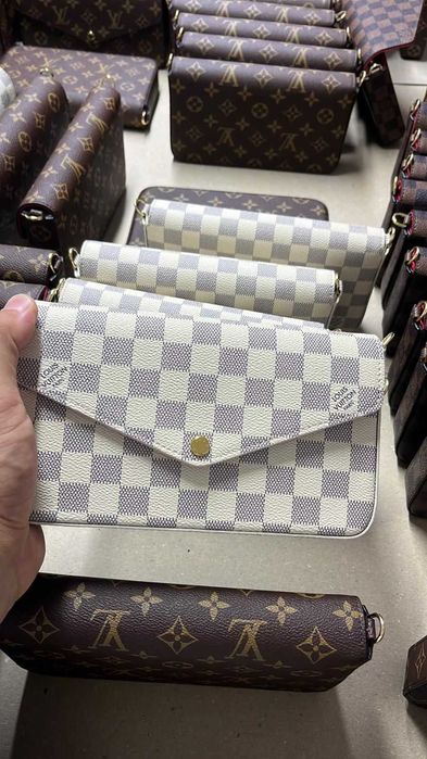 Продавам чанта Felicie на Louis Vuitton
