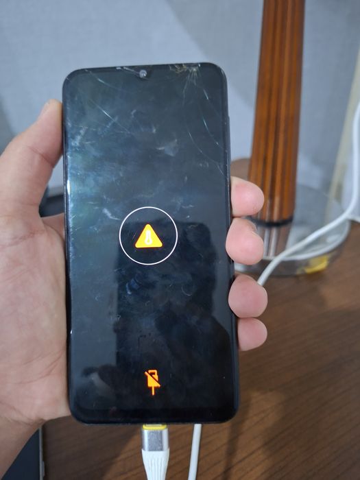 Продам 3 телефона и наушники