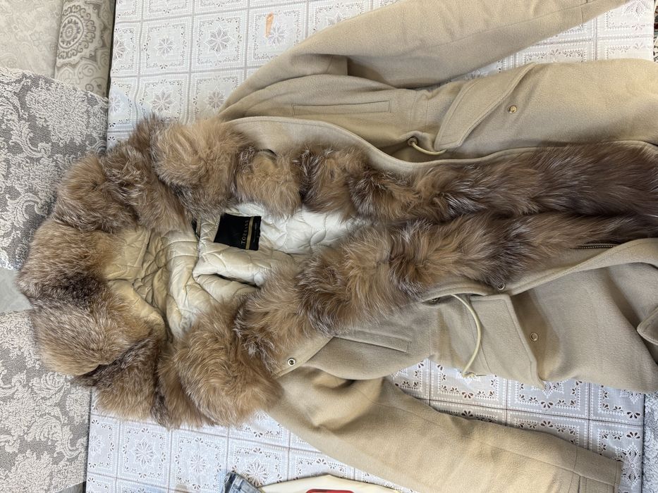 Продам бежевую парку срочно