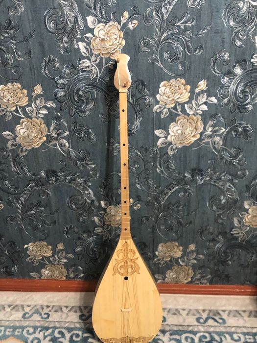 Продам казахскую домбру