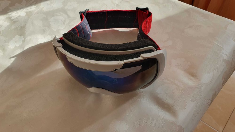 Продавам очила за ски